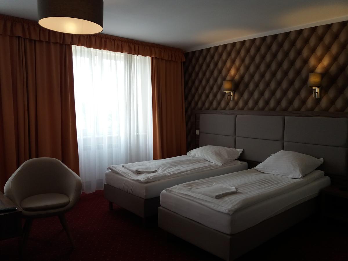 Hotel Restauracja Cukropol Gostyn  Exterior photo